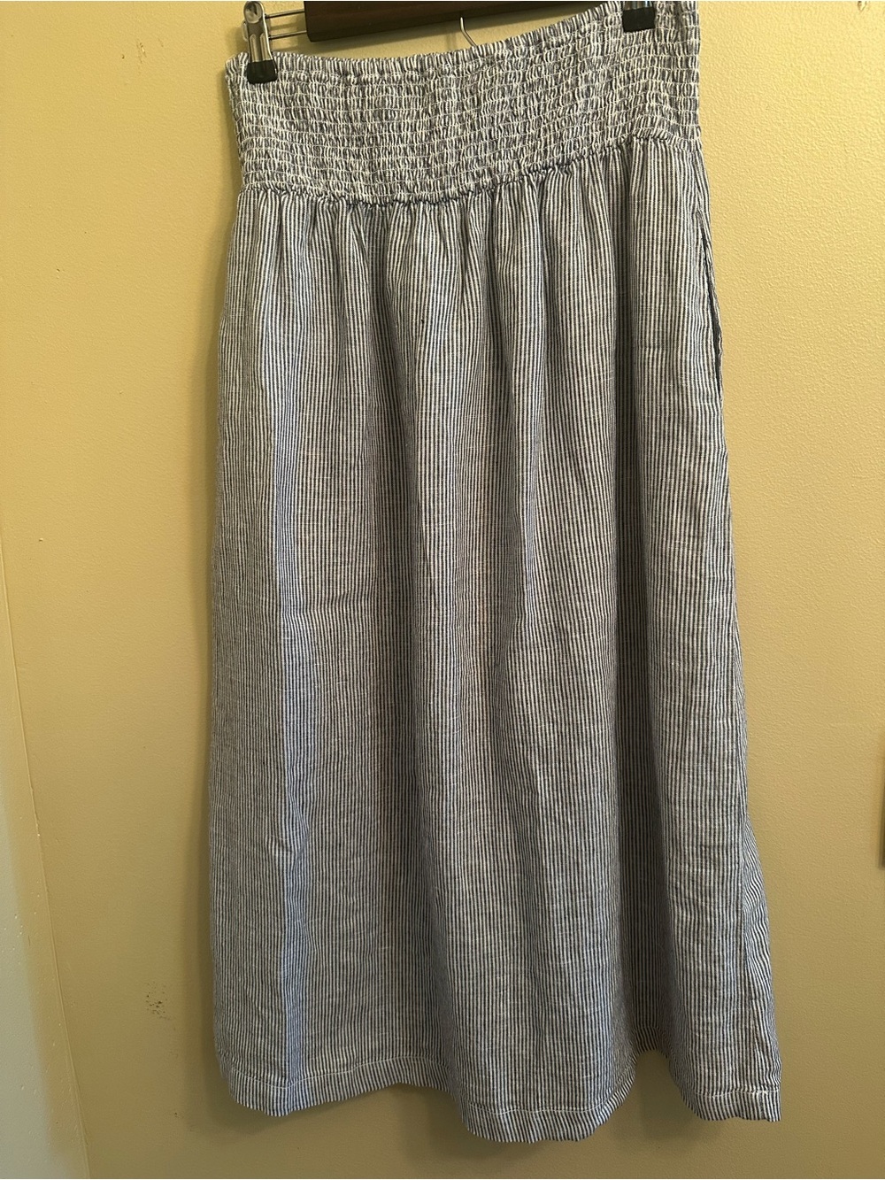 Tahari 100% Linen Blue Stripe Smocked Maxi Skirt Women's Large Coastal Vaca 1138 - Picture 3 of 7
